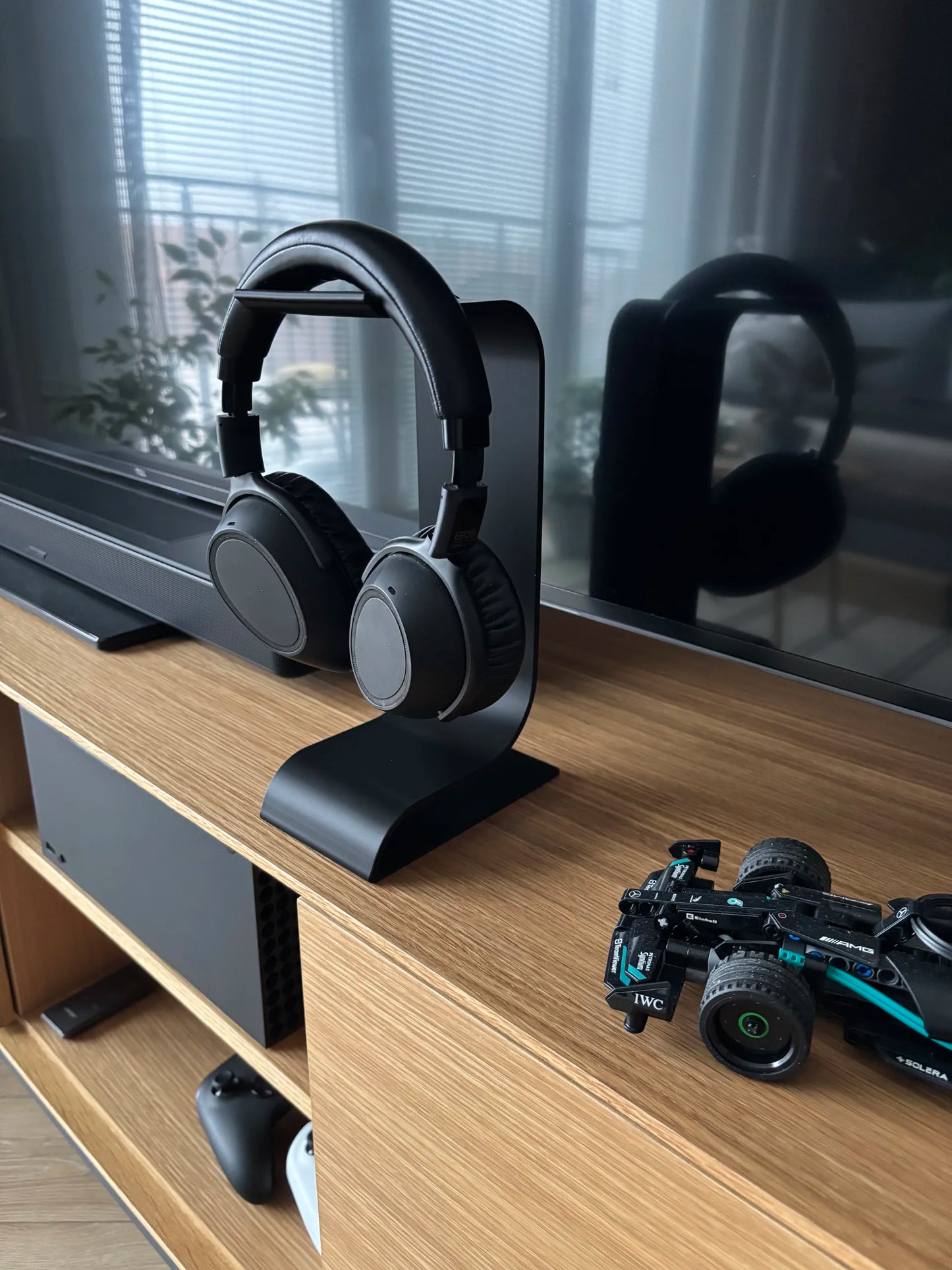 Modern Headphone Stand